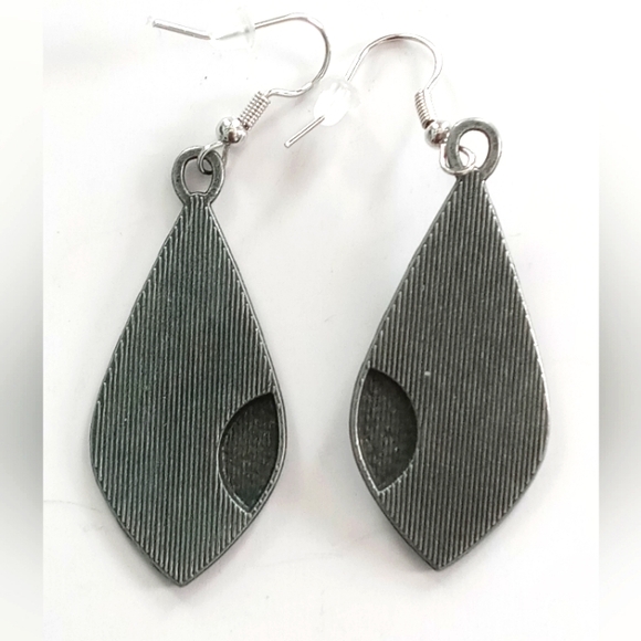 NWOT Small Silver Sunflower Teardrop Earrings, Costume Jewelry - Picture 2 of 2